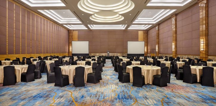 pullman-2-round-table-2-2