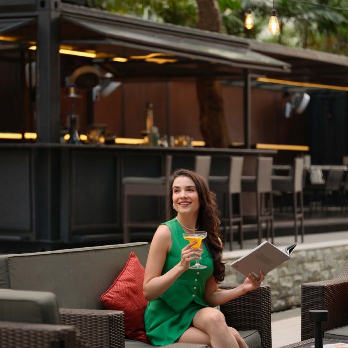 the-box-pool-bar-and-terrace